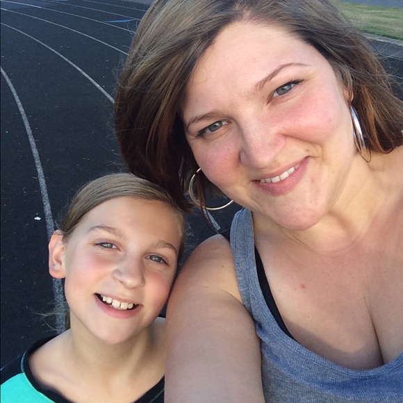 Meet your Posher, Erin - Picture 2 of 5